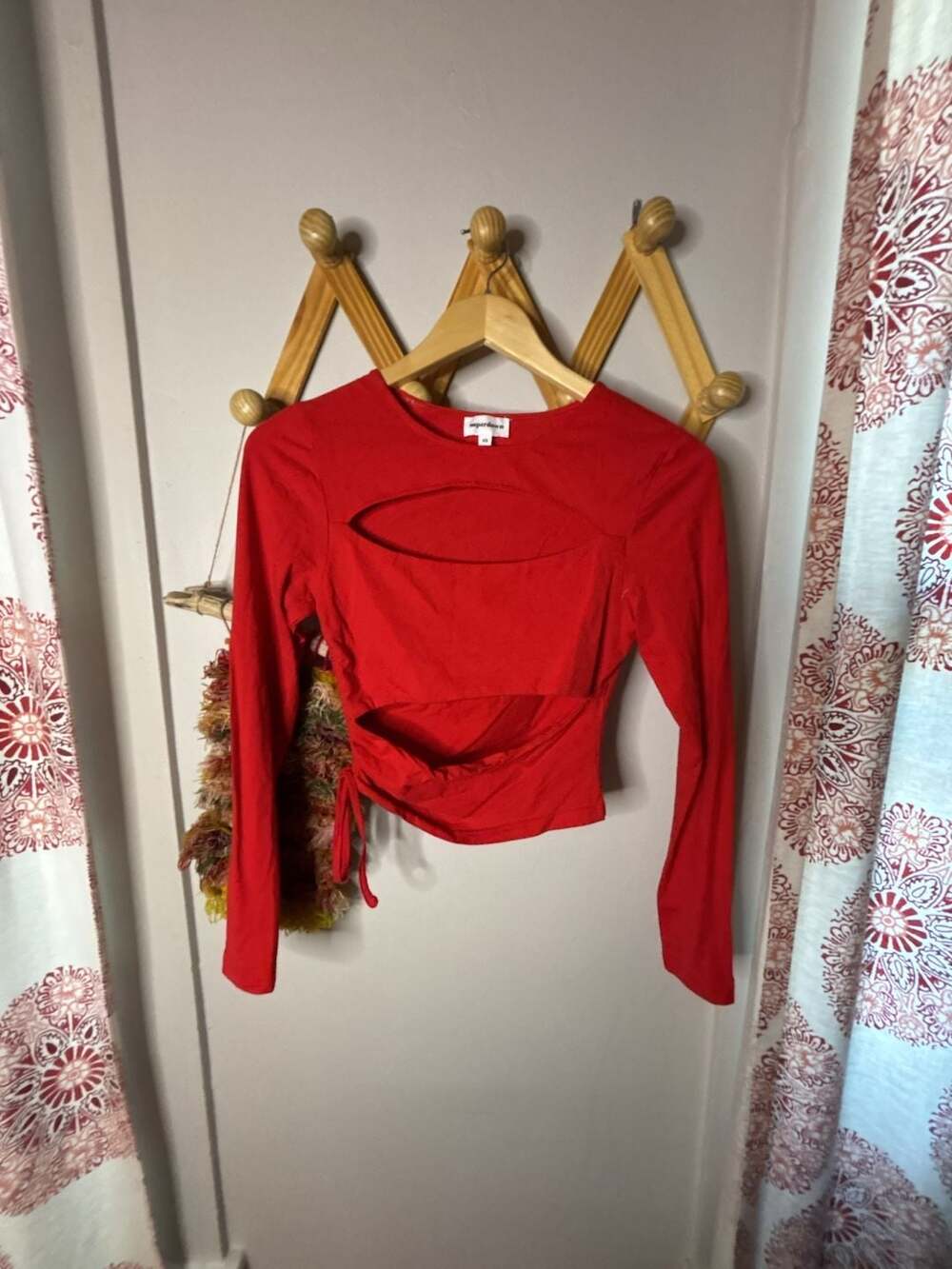 superdown Red Long Sleeve Cutout Crop Top